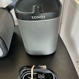 Sonos play 1 wireless speakers